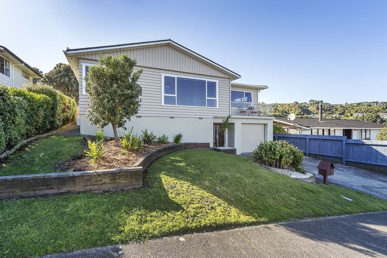 Photo of property in 2 Eskdale Road, Papakowhai, Porirua, 5024