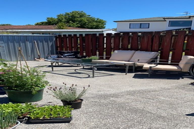 Photo of property in 25 Butterworth Drive, Glendene, Auckland, 0602