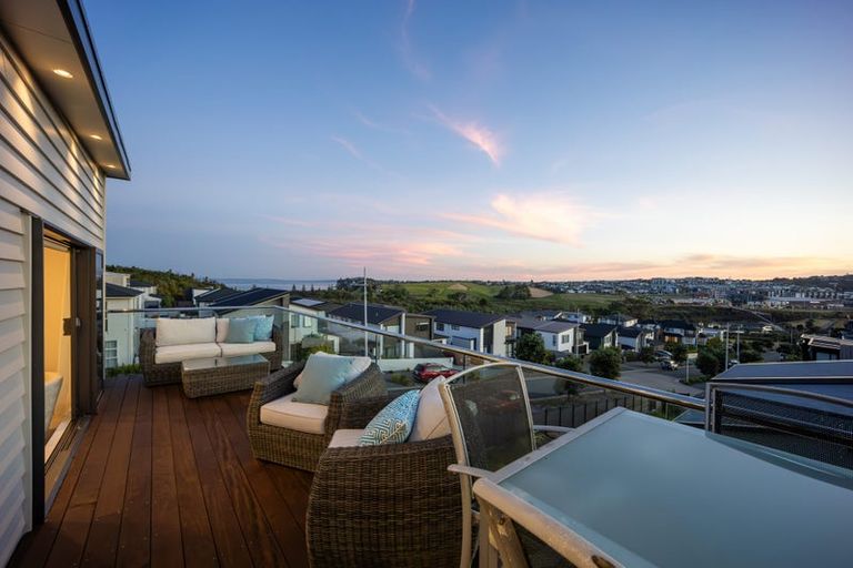 Photo of property in 73 Headsail Drive, Long Bay, Auckland, 0630