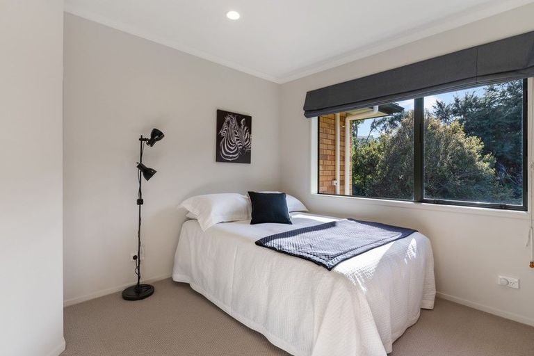 Photo of property in 11 Grovenor Drive, Orewa, 0931