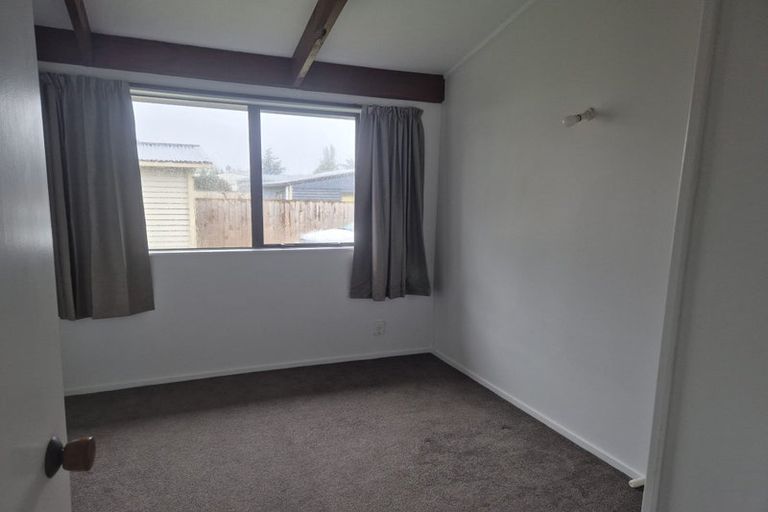 Photo of property in 1/26 Compass Place, Te Atatu Peninsula, Auckland, 0610