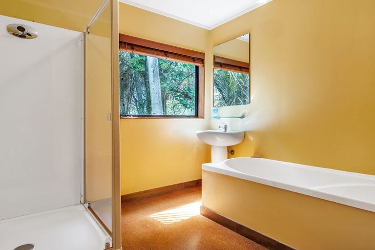 Photo of property in 117 Seaview Road, Piha, New Lynn, 0772