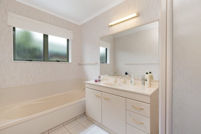 Photo of property in 5 Burnt Oak Drive, Pyes Pa, Tauranga, 3112