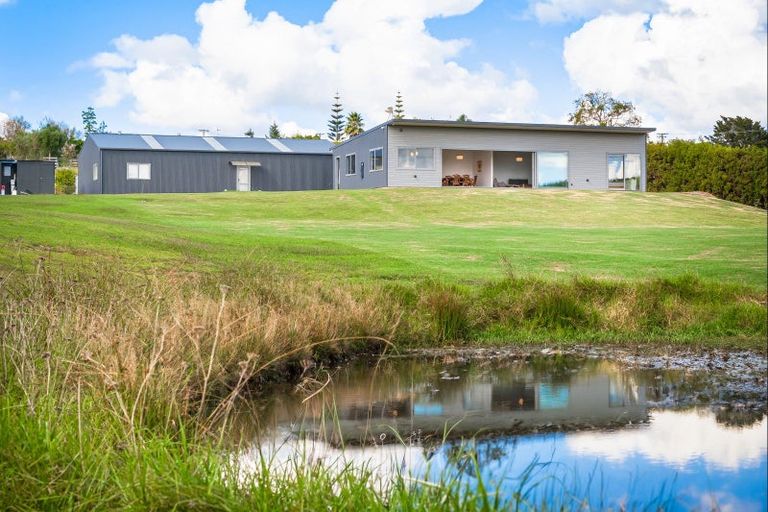 Photo of property in 4 Hanham Road, Kumeu, 0891