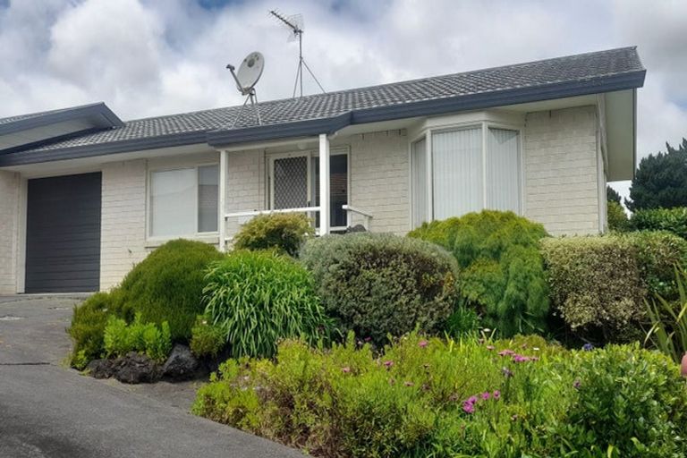 Photo of property in 12 Waimanawa Lane, Waiuku, 2123