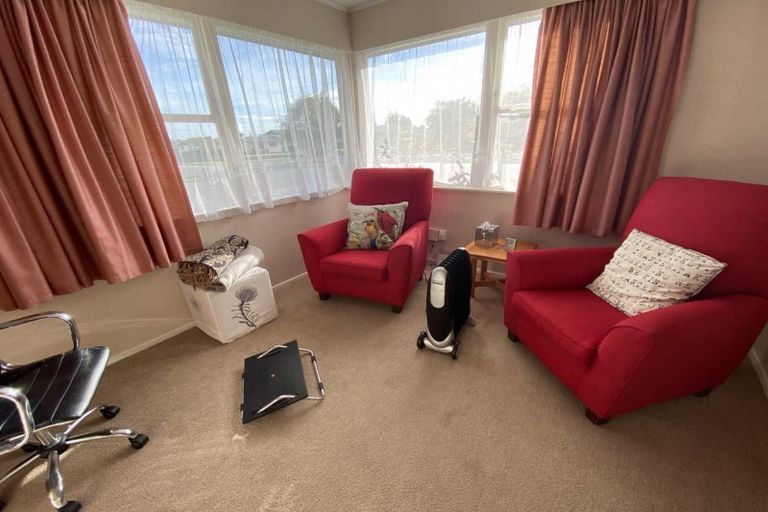 Photo of property in 32 Langley Avenue, Milson, Palmerston North, 4414
