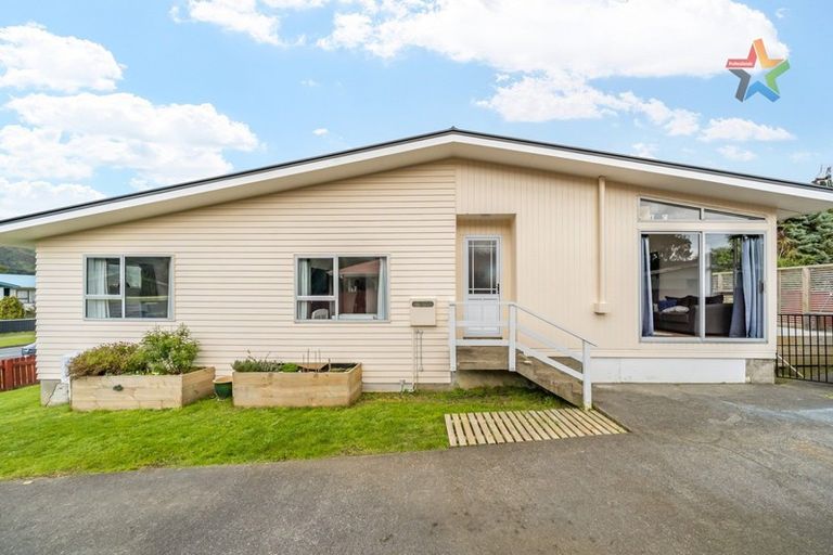 Photo of property in 303 Wellington Road, Wainuiomata, Lower Hutt, 5014