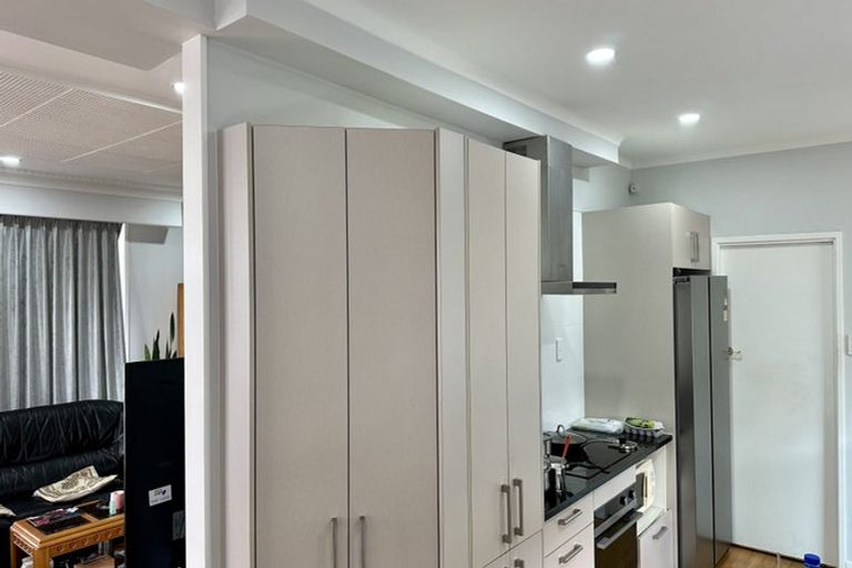 Photo of property in 1/174 Lake Road, Northcote, Auckland, 0627