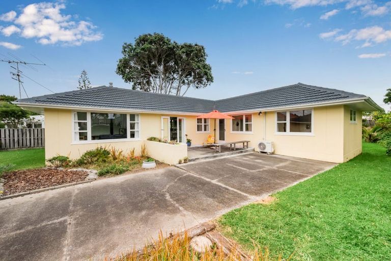 Photo of property in 22 Hohiria Street, Waikanae Beach, Waikanae, 5036