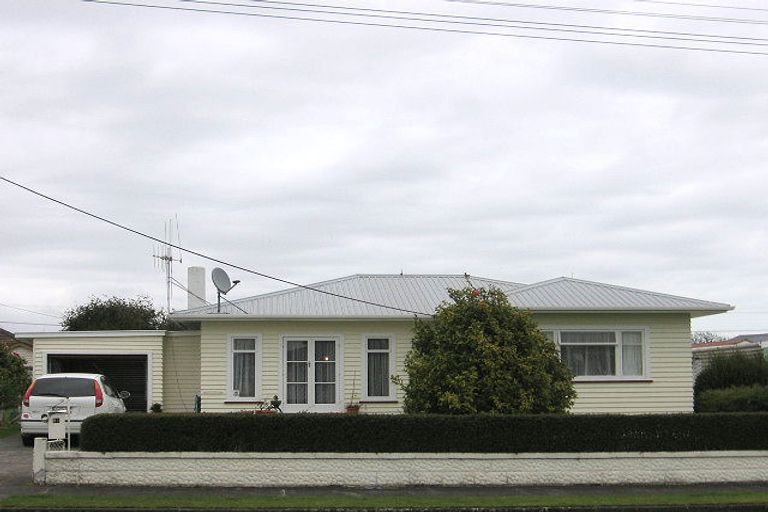Photo of property in 21 Carlisle Street, Levin, 5510