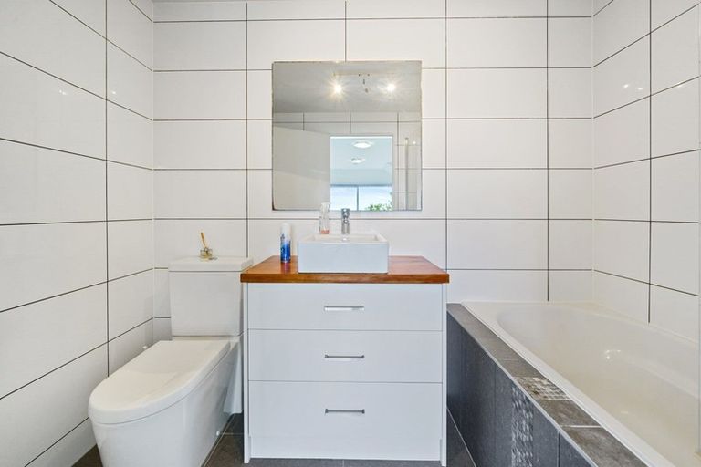 Photo of property in 3 Fore Street, Kaiwharawhara, Wellington, 6035