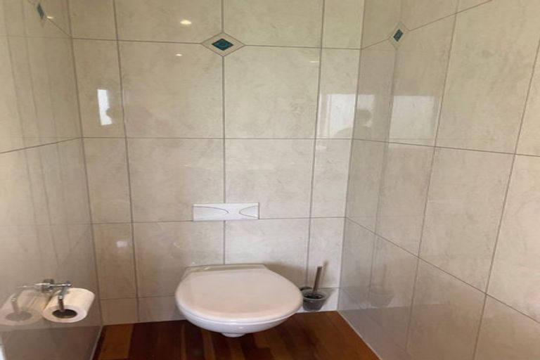 Photo of property in 26 West Lynn Road, Titirangi, Auckland, 0604