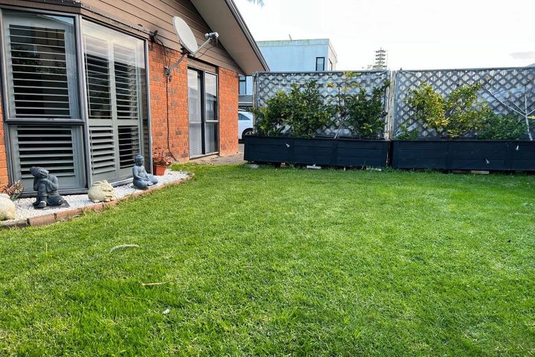 Photo of property in 2/14 Wilisa Rise, Goodwood Heights, Auckland, 2105