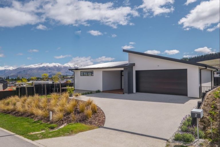 Photo of property in 2 Kereru Crescent, Wanaka, 9305
