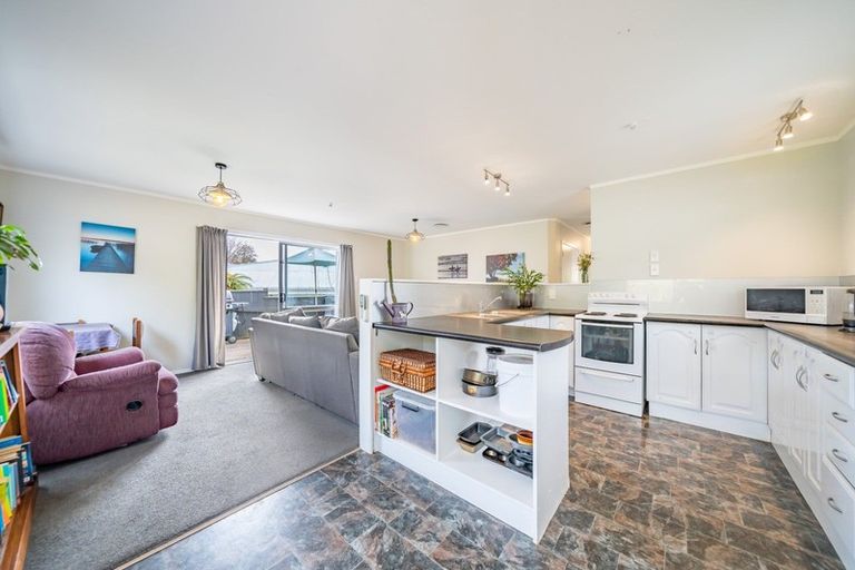 Photo of property in 63 Norana Road, Timberlea, Upper Hutt, 5018