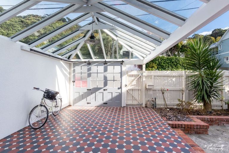 Photo of property in 37 Grant Road, Thorndon, Wellington, 6011