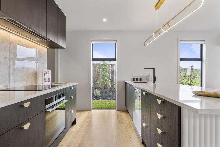 Photo of property in 37 Ridge Drive, Omokoroa, 3114