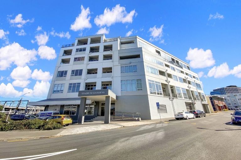 Photo of property in Stadium Garden Flats, 319/107 Thorndon Quay, Pipitea, Wellington, 6011