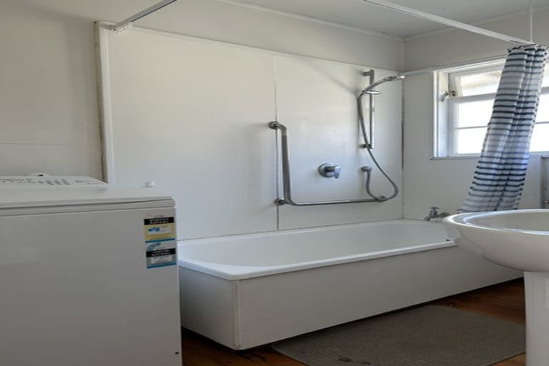 Photo of property in 1 Thurleigh Grove, Karori, Wellington, 6012