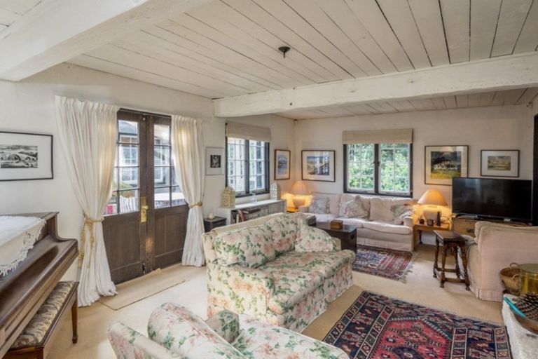 Photo of property in 1 Kohutuhutu Road, Raumati Beach, Paraparaumu, 5032