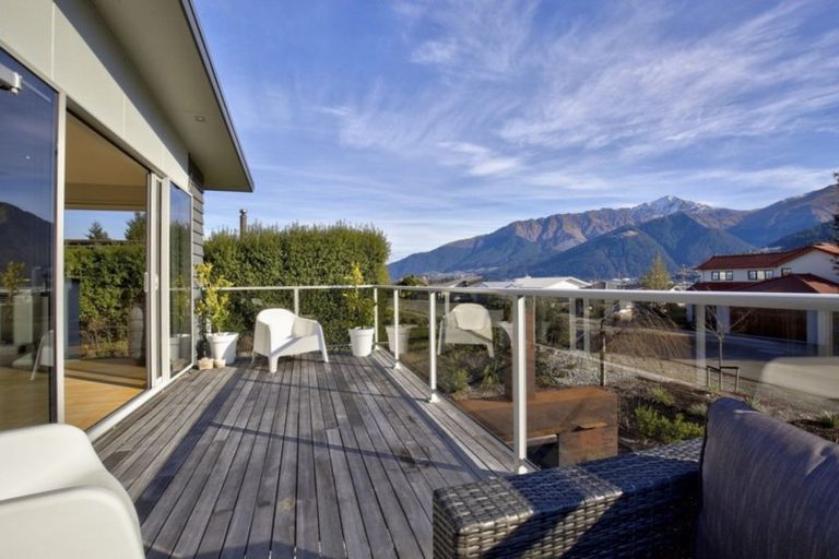 Photo of property in 73 Oregon Drive, Kelvin Heights, Queenstown, 9300