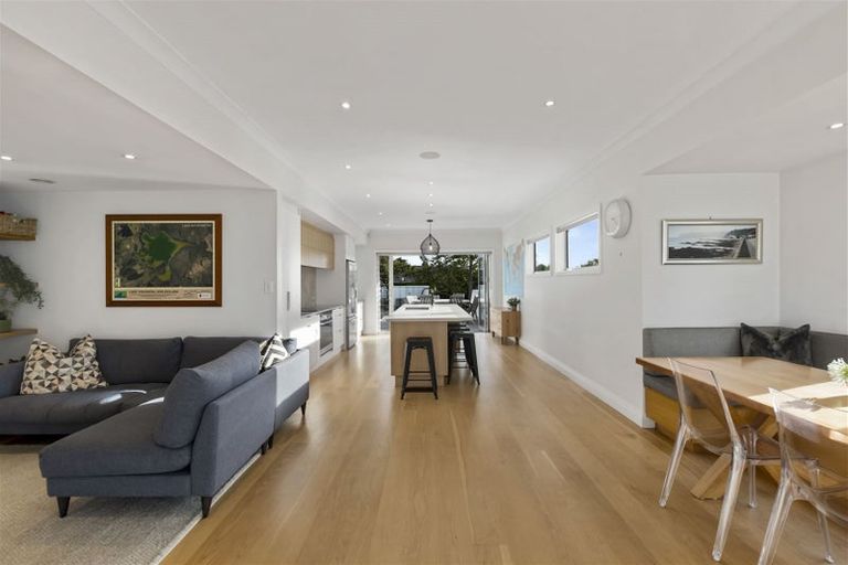 Photo of property in 136 Mellons Bay Road, Mellons Bay, Auckland, 2014