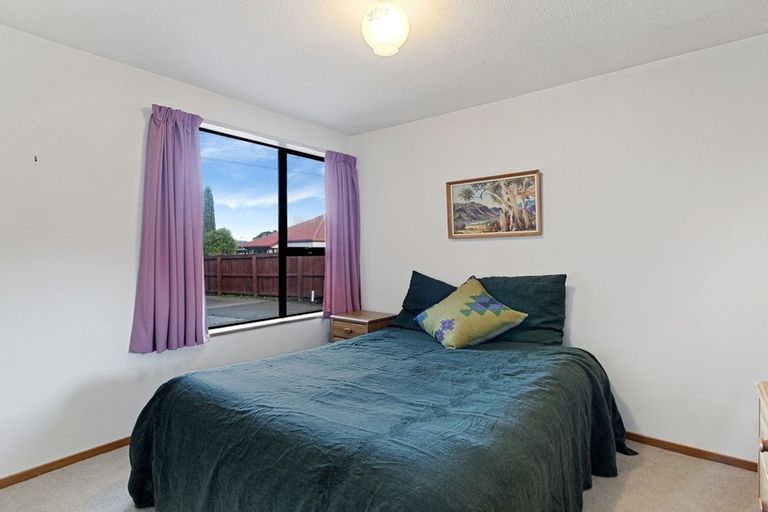 Photo of property in 2/12 Algie Place, Avonhead, Christchurch, 8042