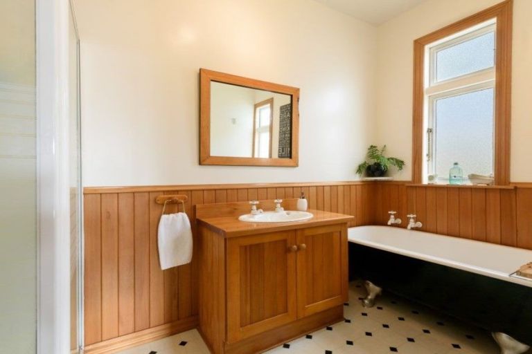 Photo of property in 27 Farnham Street, Mornington, Wellington, 6021