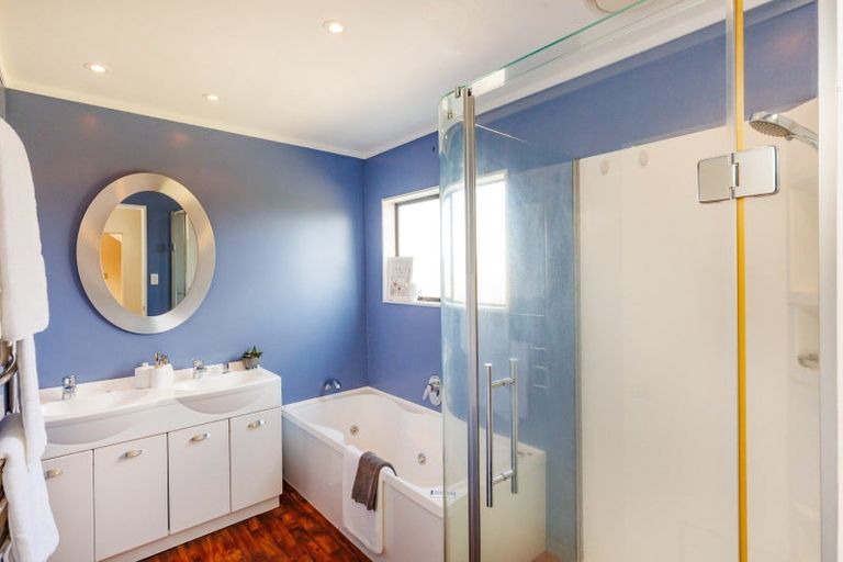 Photo of property in 107 John F Kennedy Drive, Milson, Palmerston North, 4414