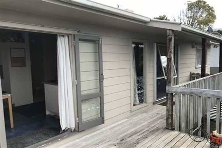 Photo of property in 17 Theban Place, Totara Vale, Auckland, 0629