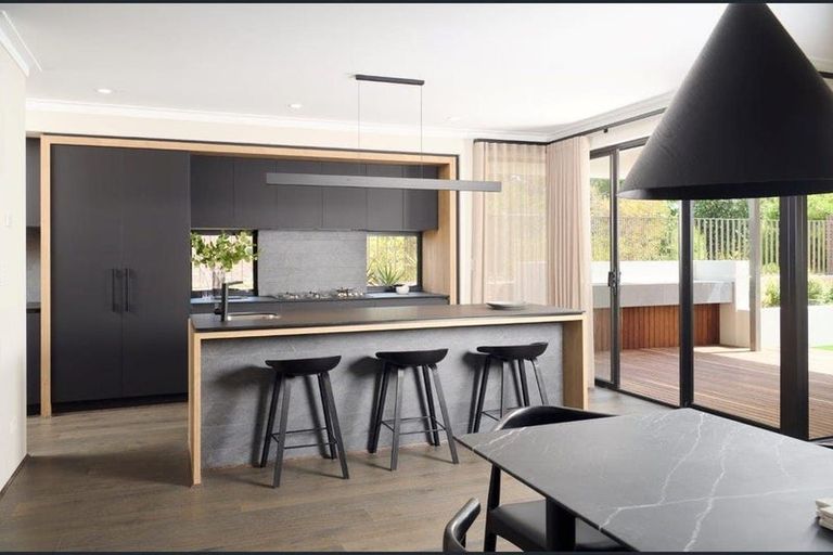 Photo of property in 73 Oak Road, Poraiti, Napier, 4112