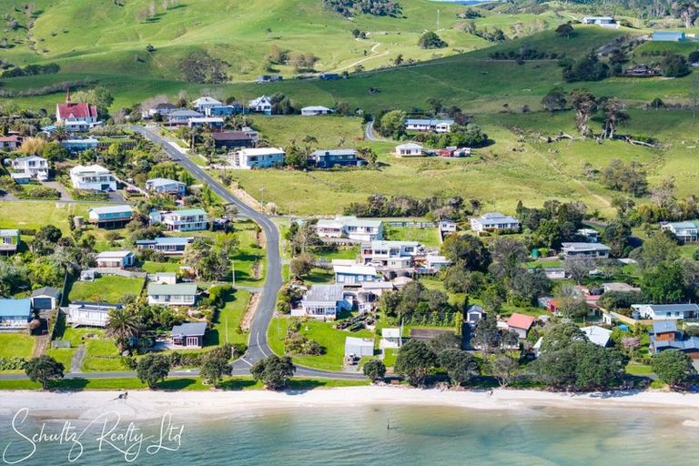 Photo of property in 10 Oxford Street, Whakapirau, Maungaturoto, 0583