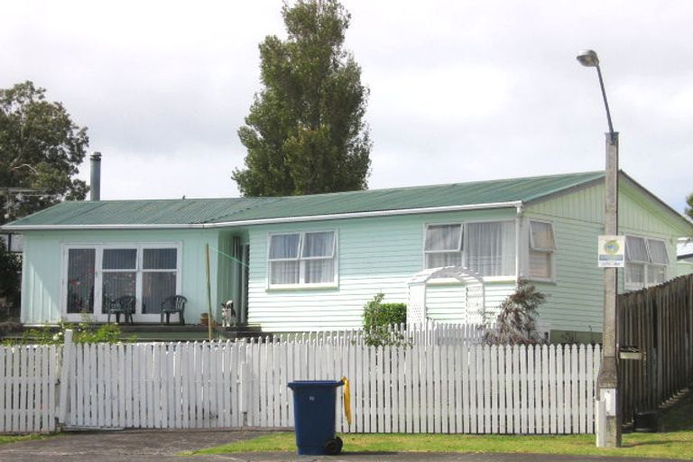 Photo of property in 16 Gilpin Place, Beach Haven, Auckland, 0626