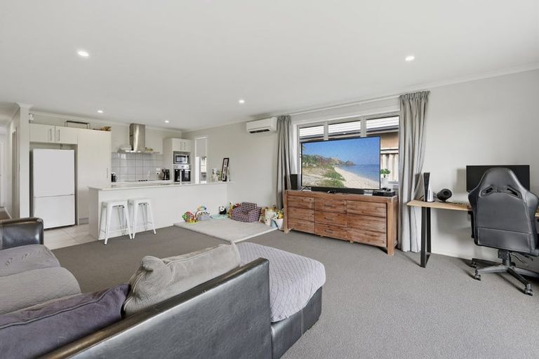 Photo of property in 12 Richardson Road, Omokoroa, 3114