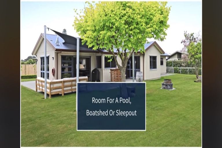 Photo of property in 16 Airini Road, Waimarama, Havelock North, 4294