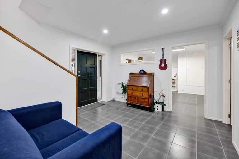 Photo of property in 21 Longview Drive, Merrilands, New Plymouth, 4312