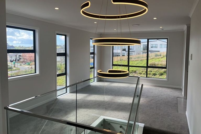 Photo of property in 2 Bendridge Street, Flat Bush, Auckland, 2019