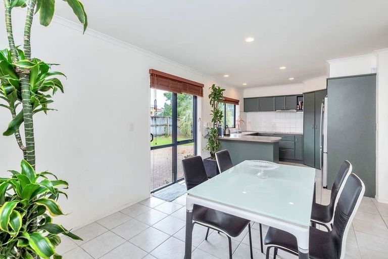 Photo of property in 10 Chelmsley Avenue, Henderson, Auckland, 0612
