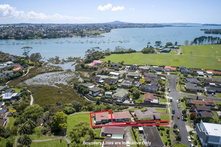 Photo of property in 2/10 Kentigern Close, Pakuranga, Auckland, 2010