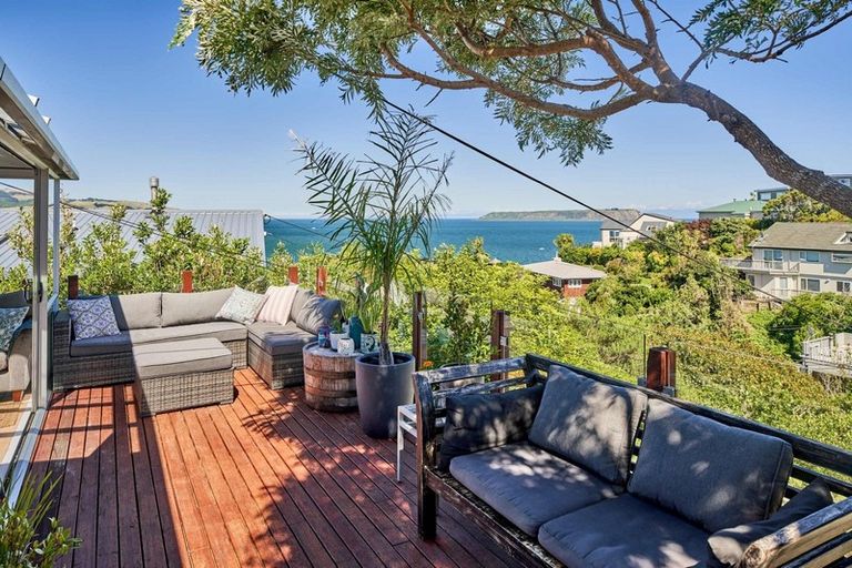 Photo of property in 18 Gordon Road, Plimmerton, Porirua, 5026