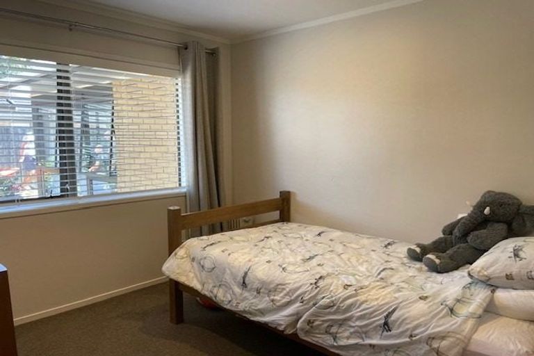 Photo of property in 7 Donzella Place, Conifer Grove, Takanini, 2112