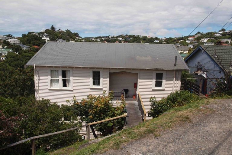 Photo of property in 24 Garden Road, Northland, Wellington, 6012