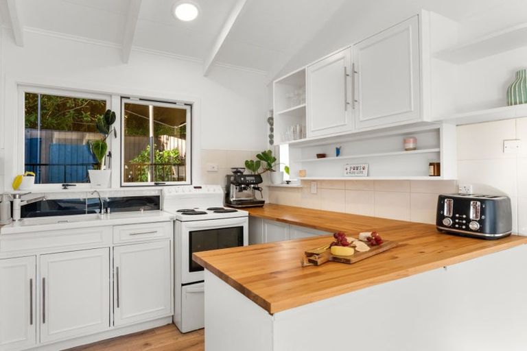 Photo of property in 33 Milton Terrace, Picton, 7220