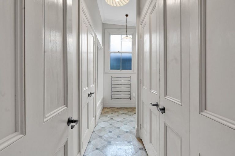 Photo of property in 35 Belt Road, Moturoa, New Plymouth, 4310