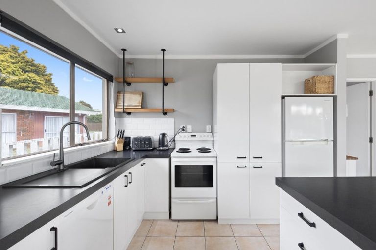 Photo of property in 2 Cooper Street, Pukekohe, 2120