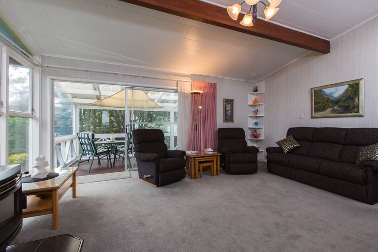 Photo of property in 4 De Thiery Place, Pakuranga Heights, Auckland, 2010