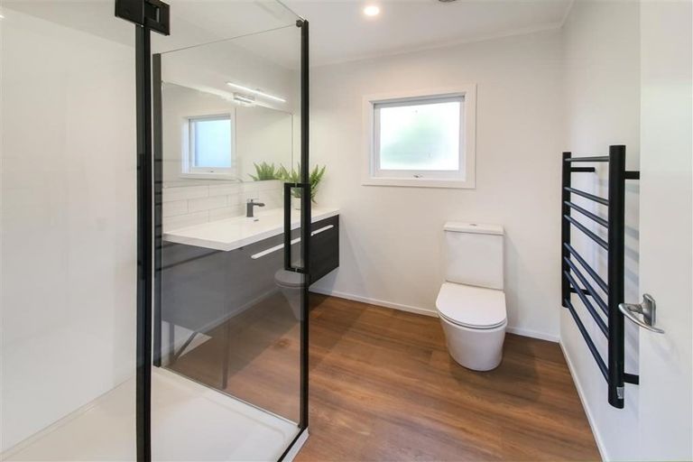 Photo of property in 2/44 Toroa Street, Torbay, Auckland, 0630