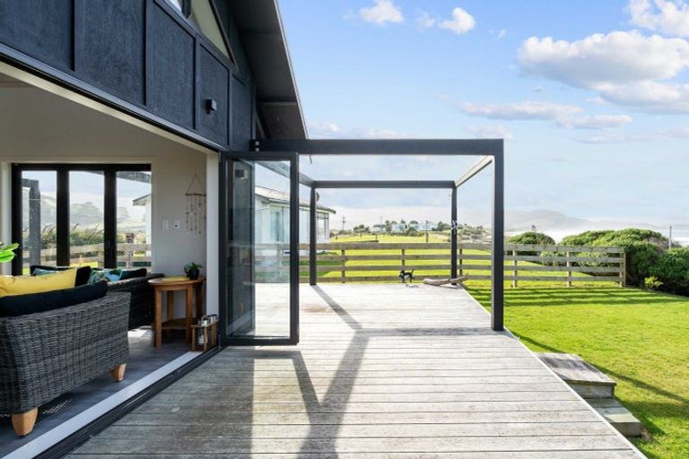 Photo of property in 497 Waikawa-curio Bay Road, Curio Bay, Tokanui, 9884