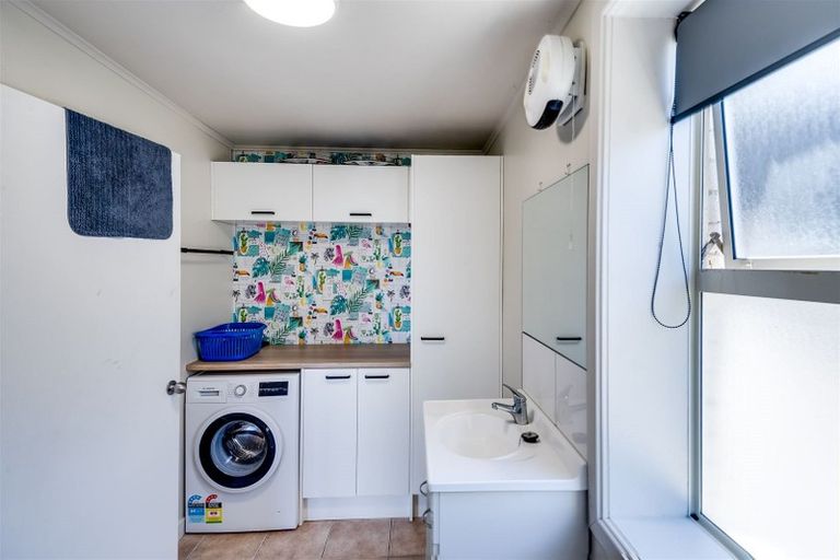 Photo of property in 27a Enfield Road, Hospital Hill, Napier, 4110