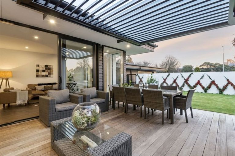 Photo of property in 64 Clyde Road, Ilam, Christchurch, 8041